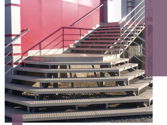 Лестницы для магазина в Коломне — изготовление и монтаж