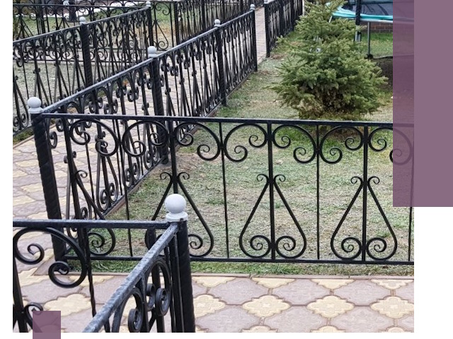 Кованые газонные ограждения под ключ в Коломне